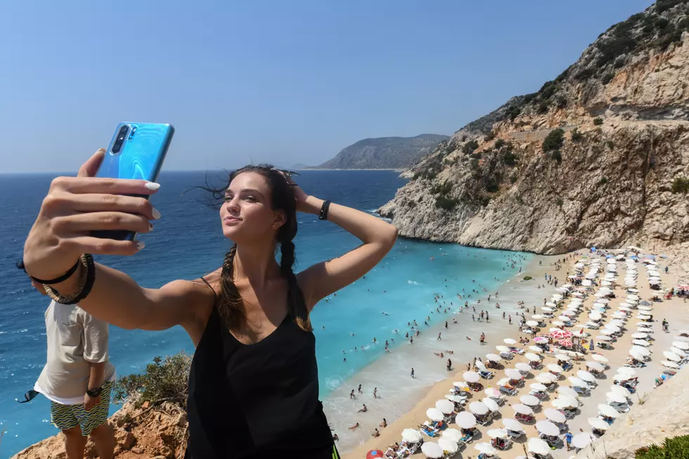Don’t Post So Many Selfies! People Won’t Like You